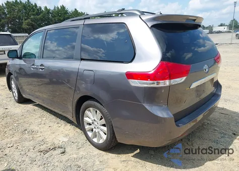 2011 Toyota Sienna Limited z USA, uszkodzony, nr VIN 5TDDK3DC2BS001541